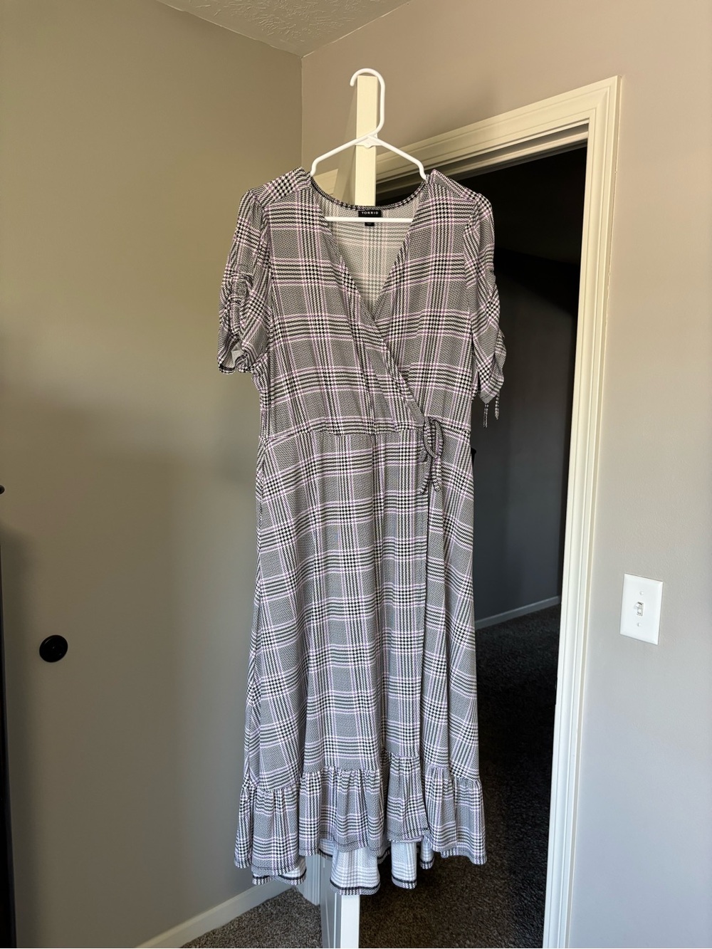 torrid Gray and White Plaid Wrap Midi Dress